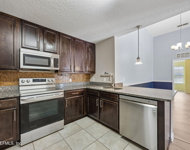 201 Larkin Place - Photo Thumbnail 4