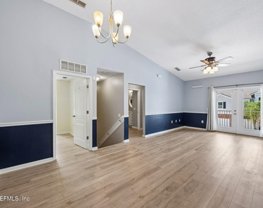 201 Larkin Place - Photo Thumbnail 7