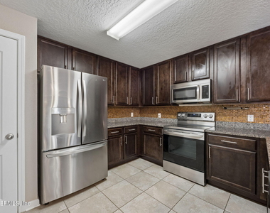 201 Larkin Place - Photo Thumbnail 5