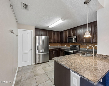 201 Larkin Place - Photo Thumbnail 3
