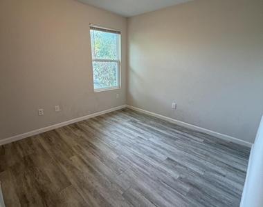 1441 E 25th Street - Photo Thumbnail 10