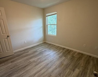 1441 E 25th Street - Photo Thumbnail 11