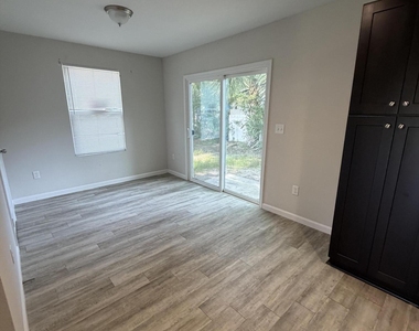 1441 E 25th Street - Photo Thumbnail 8