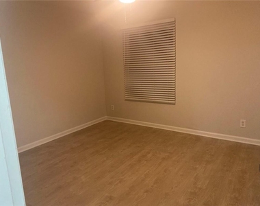 6368 Baker Court - Photo Thumbnail 4