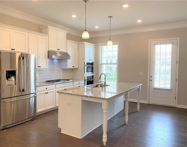404 Caravelle Walk - Photo Thumbnail 6