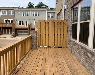 404 Caravelle Walk - Photo Thumbnail 11