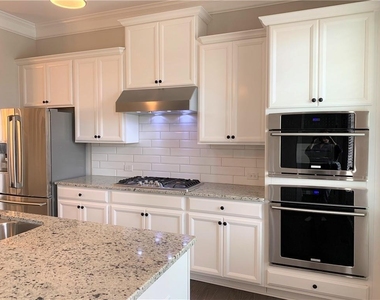 404 Caravelle Walk - Photo Thumbnail 9