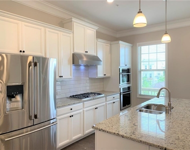 404 Caravelle Walk - Photo Thumbnail 8