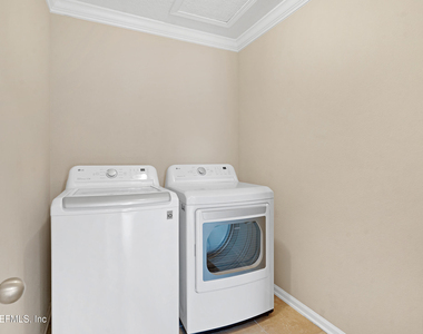 352 Silver Glen Avenue - Photo Thumbnail 19