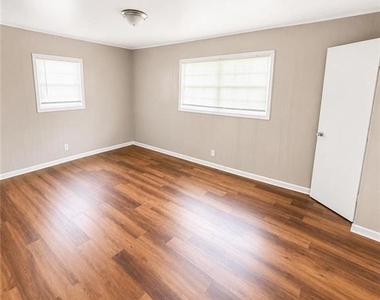1224 Appling Court - Photo Thumbnail 5