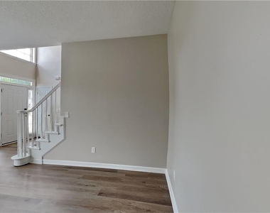 1209 Lainster Drive Se - Photo Thumbnail 4