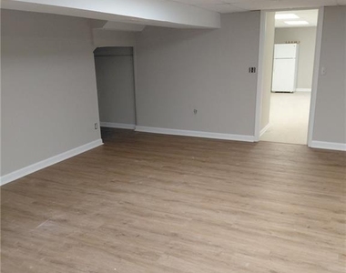 257 Castleair Drive Ne - Photo Thumbnail 16
