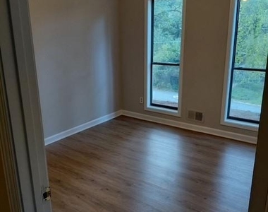 257 Castleair Drive Ne - Photo Thumbnail 10
