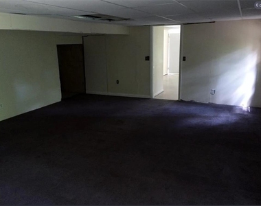 257 Castleair Drive Ne - Photo Thumbnail 5