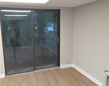257 Castleair Drive Ne - Photo Thumbnail 17
