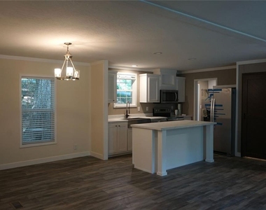 210 Woodland Street - Photo Thumbnail 6