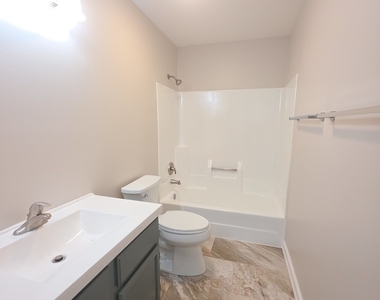 423 S 3rd Street - Photo Thumbnail 7