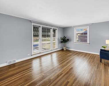 413 S Gilbert Avenue - Photo Thumbnail 2