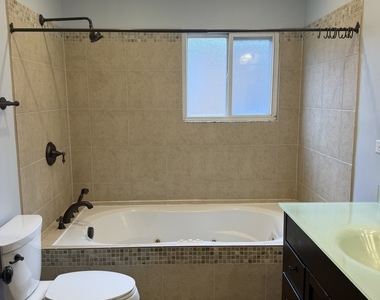 550 Laramie Avenue - Photo Thumbnail 24