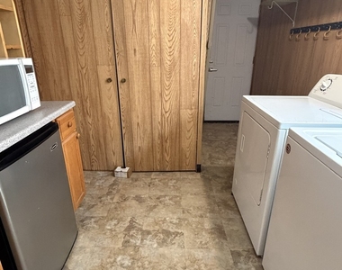 550 Laramie Avenue - Photo Thumbnail 18