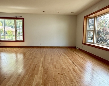 550 Laramie Avenue - Photo Thumbnail 1