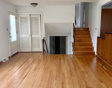 550 Laramie Avenue - Photo Thumbnail 3