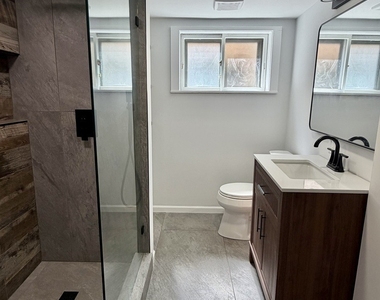 550 Laramie Avenue - Photo Thumbnail 15