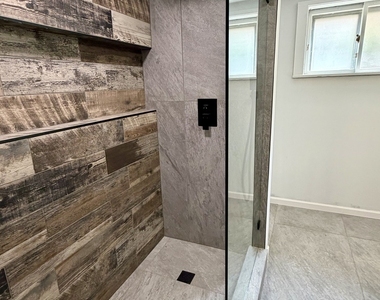 550 Laramie Avenue - Photo Thumbnail 5
