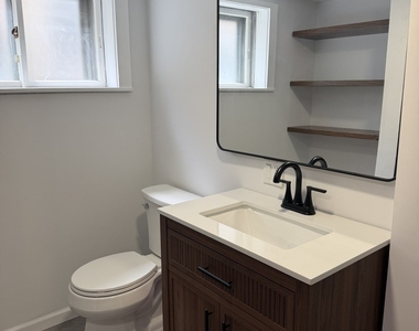 550 Laramie Avenue - Photo Thumbnail 16