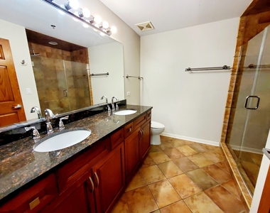 1250 S Indiana Avenue - Photo Thumbnail 18