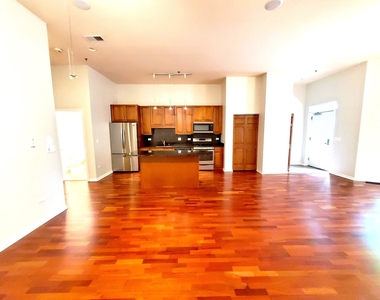1250 S Indiana Avenue - Photo Thumbnail 8
