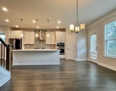 2061 Morrison Avenue - Photo Thumbnail 5