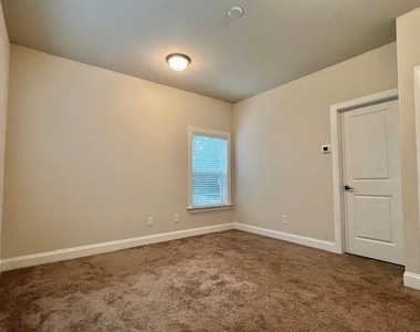 2061 Morrison Avenue - Photo Thumbnail 16