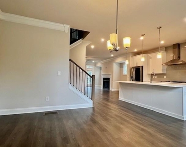 2061 Morrison Avenue - Photo Thumbnail 6
