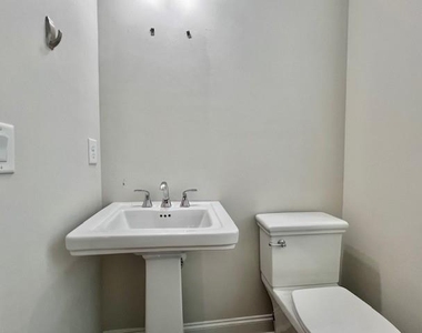 2061 Morrison Avenue - Photo Thumbnail 9