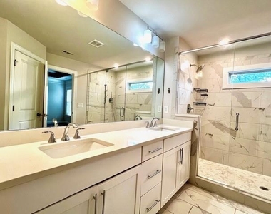 2061 Morrison Avenue - Photo Thumbnail 12