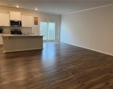 3101 Greyton Drive - Photo Thumbnail 2