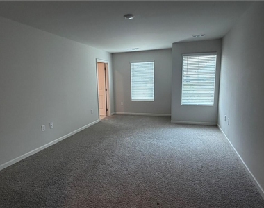 3101 Greyton Drive - Photo Thumbnail 6