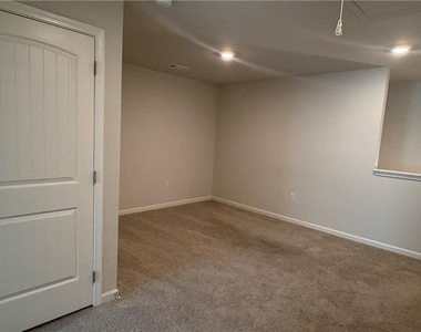 3101 Greyton Drive - Photo Thumbnail 15