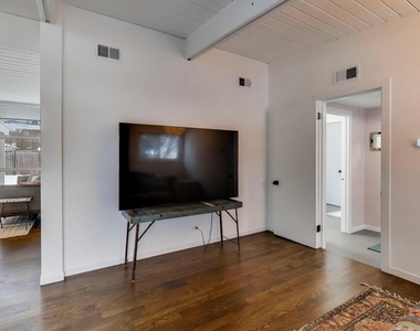 2649 Crawford Avenue - Photo Thumbnail 6