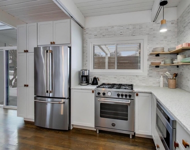 2649 Crawford Avenue - Photo Thumbnail 12