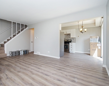 1360 W Byron Avenue - Photo Thumbnail 1