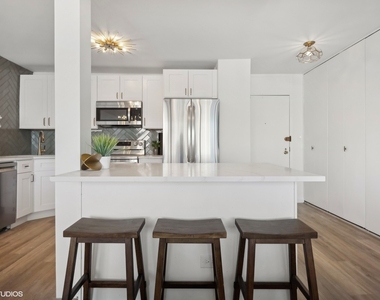 5455 N Sheridan Road - Photo Thumbnail 3