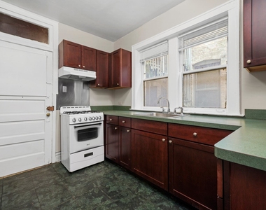 820 Reba Place - Photo Thumbnail 5
