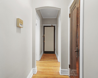 820 Reba Place - Photo Thumbnail 8