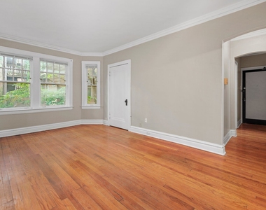 820 Reba Place - Photo Thumbnail 2