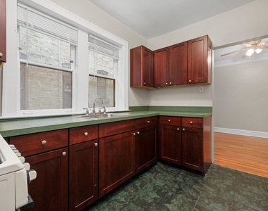 820 Reba Place - Photo Thumbnail 6