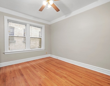 820 Reba Place - Photo Thumbnail 4