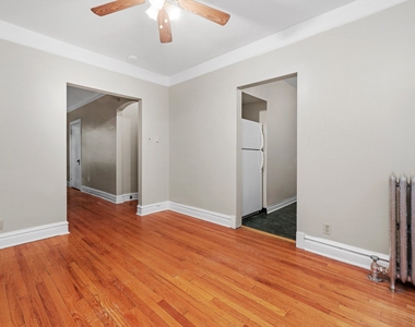 820 Reba Place - Photo Thumbnail 3