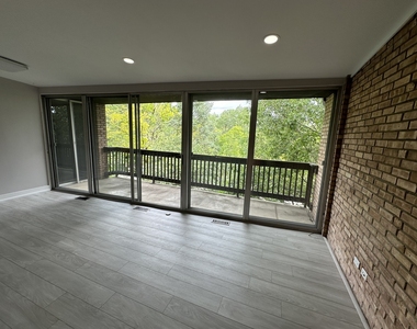 5700 Hillcrest Lane - Photo Thumbnail 12